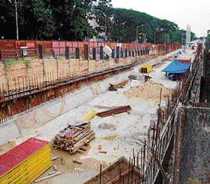 Work in progress: A view of the Namma Metro  construction site in front of Gayana Samaja.  dh photo