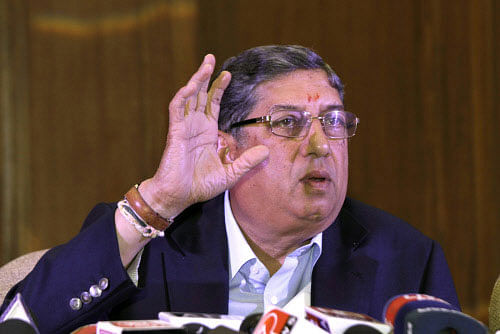 BCCI chief Narainswamy Srinivasan gestures during a press conference in Kolkata, India, Sunday, May 26, 2013. Srinivasan said on Sunday a committee will look into allegations against his son-in-law and Chennai Super Kings official Gurunath Meiyappan after his arrest during investigations for spot-fixing by Indian police. AP photo