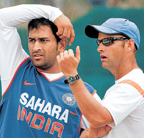Intelligent heads: Former India coach Gary Kirsten (right) and skipper MS Dhoni formed a great partnership that culminated in&#8200;the team winning the 2011 World Cup after having the scaled the summit of Test rankings.
