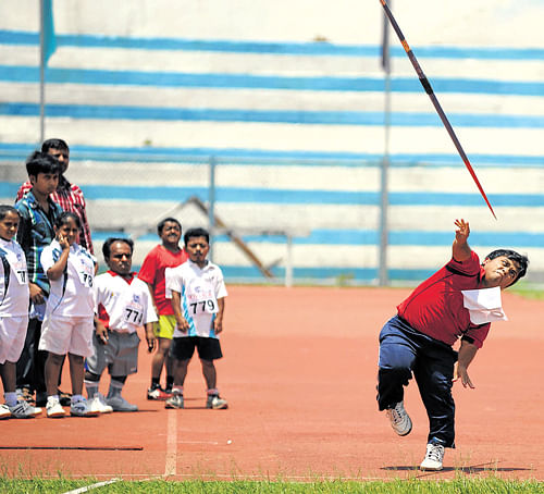 All grit: Odisha's Sunil Pradhan in action at the National Dwarf meet in Bangalore. dh photo