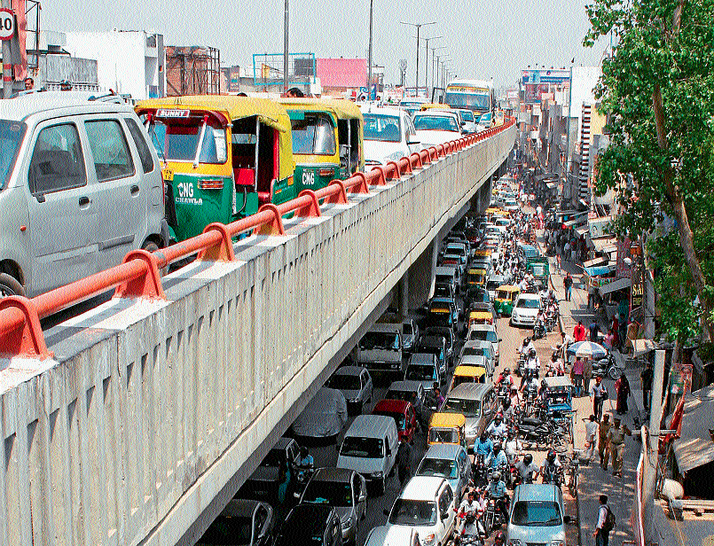 The serpentine queues of vehicles crawling, even on flyovers, make a mockery of all the hype in the name of  infrastructure development. The debate over the usefulness of flyovers rages on. DH photos/ Chaman Gautam
