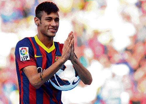 Neymar keen to join forces with Messi