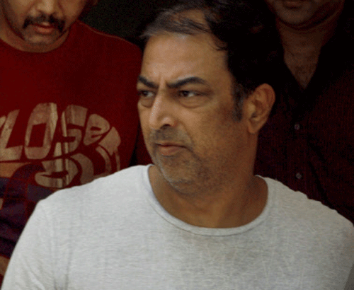 Actor Vindu Dara Singh and Delhi-based businessman Prem Taneja (L) being produced in a court in connection with IPL spot-fixing case, in Mumbai on Friday. PTI Photo