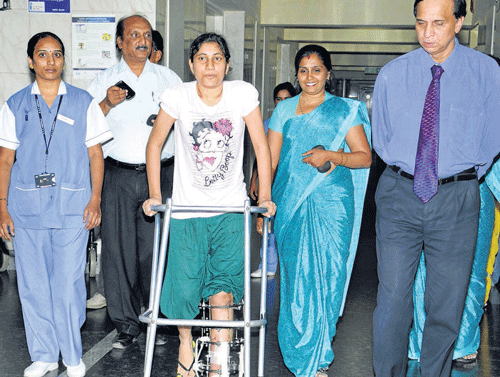 Leesha N S walks out of the MS Ramaiah Hospital on  Thursday. The hospital staff is with her. dh photo