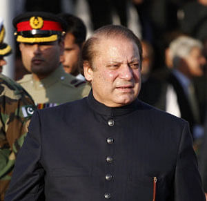 Pakistan's newly elected Prime Minister Nawaz Sharif (R) arrives to inspect the guard of honor during a ceremony at the prime minister's residence after being sworn-in, in Islamabad June 5, 2013. Sharif, formally elected by parliament on Wednesday, again called for an end to U.S. drone strikes aimed at militants which many view as a breach of Pakistan's sovereignty. Ousted in a bloodless military coup in 1999, Sharif won enough seats in the May 11 general elections for his Pakistan Muslim League-Nawaz (PML-N) party to operate without a coalition. REUTERS