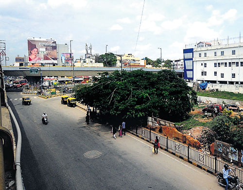 The Jayadeva Hospital junction, where the realignment of the Metro Phase-II is proposed.  DH Photo