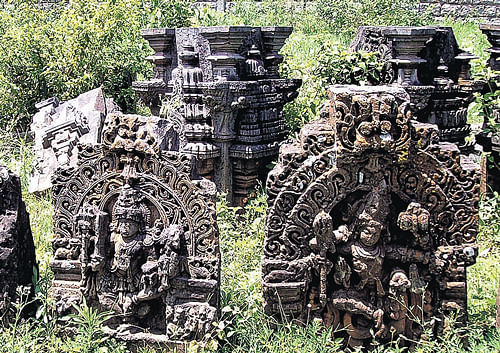 Sculptures dumped behind the Hoysaleshwara temple in Halebid. (R) An imposing sculpture of Lord Vishnu lying neglected. dh Photos