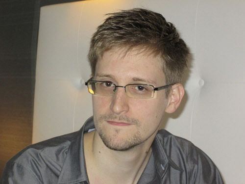 U.S. National Security Agency whistleblower Edward Snowden, an analyst with a U.S. defence contractor, is pictured during an interview with the Guardian in his hotel room in Hong Kong June 9, 2013. The 29-year-old contractor at the NSA revealed top secret U.S. surveillance programmes to alert the public of what is being done in their name, the Guardian newspaper reported on Sunday. Snowden, a former CIA technical assistant who was working at the super-secret NSA as an employee of defence contractor Booz Allen Hamilton, is ensconced in a hotel in Hong Kong after leaving the United States with secret documents. REUTERS