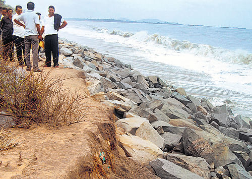 Huge waves wash away the retaining wall on the Harawada shore, in Uttara  Kannada district. dh photo