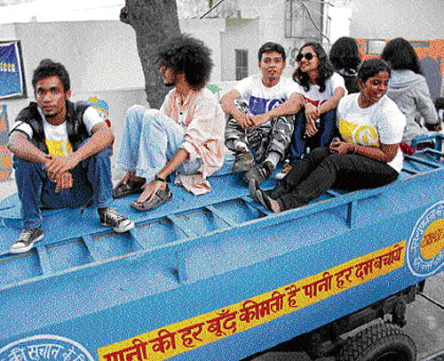 Delhi University is the melting pot of academic thought as hundreds of students from across the country having diverse background get in the race every year to grab a seat in one of its colleges. DH Photos/ Chaman Gautam