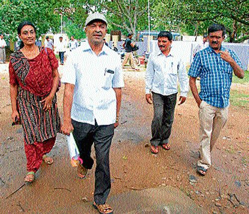 Sringeri MLA D N Jeevraj comes out of Lokayukta DySP office, after attending an inquiry in Chikmagalur on Monday. dh photo