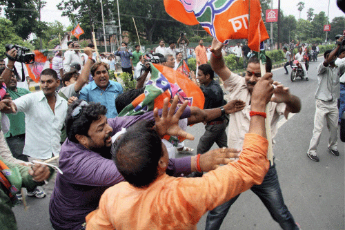 Supporters of Janta Dal-United (JD-U) and BJP clash during the latter's day-long bandh protest in Patna on Tuesday. PTI Photo