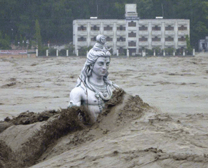 A submerged statue of Lord Shiva stands amid the flooded waters of river Ganges at Rishikesh in the Himalayan state of Uttarakhand June 17, 2013. Early monsoon rains have swollen the Ganges, India's longest river, swept away houses, killed at least 60 people and left tens of thousands stranded, officials said on June 18, 2013. Picture taken June 17, 2013. REUTERS