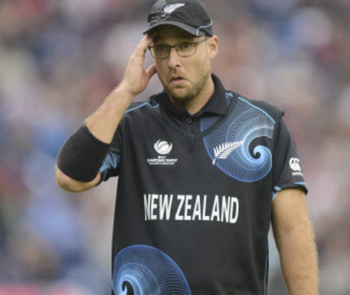 New Zealand's Daniel Vettori reacts during the ICC Champions Trophy group A match against England at Cardiff Wales Stadium, Wales June 16, 2013. REUTERS
