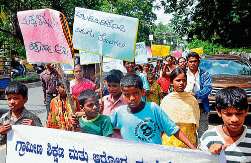 Students participate in a rally taken against child labour practice by Rural Education and Health Institute (RLHP), in Mysore, on Thursday. dh photo