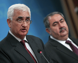 Foreign Minister Salman Khurshid (L) speaks during a joint news conference with his Iraqi counterpart Hoshyar Zebari at the foreign ministry headquarters in Baghdad, June 20, 2013. REUTERS