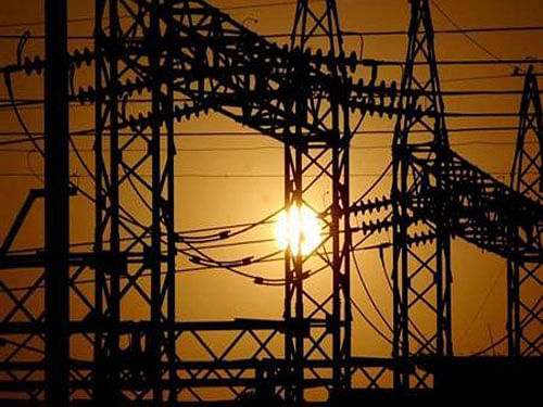 The sun sets behind electric pylons in Allahabad February 22, 2006.  Credit: Reuters