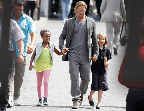 Brad Pitt walks with his daughters Shiloh (R) and Zahara (L) near the Kremlin in Moscow, June 20, 2013. Pitt is in Russia to attend the opening of the Moscow International Film Festival. REUTERS