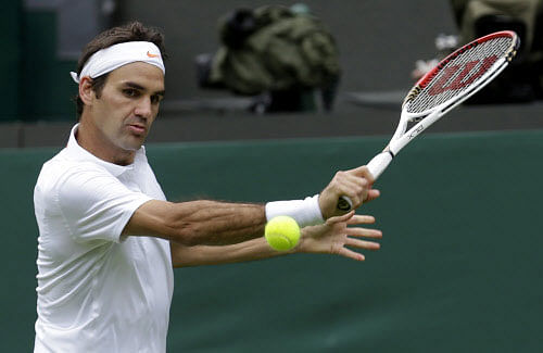 Roger Federer of Switzerland returns to Victor Hanescu of Romania during their Men's first round singles match at the All England Lawn Tennis Championships in Wimbledon, London, Monday, June 24, 2013. AP photo