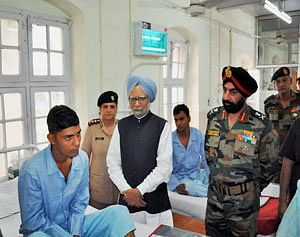Prime Minister Manmohan Singh visiting an injured soldier at base hospital at Badami Bagh in Srinagar on Tuesday, a day after militants attacked an army convoy. PTI Photo