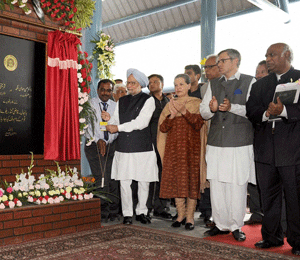 Prime Minister Manmohan Singh along with UPA Chairperson Sonia Gandhi, J&K Governor NN Vohra, CM Omar Abdullah and Railways Minister Mallikarjun Kharge dedicates the Banihal - Qazigund railway line to the nation in Banihal on Wednesday. PTI Photo