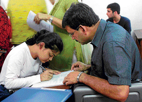 Newcomer:&#8200;An aspirant fills a form after clearing the DU's first cut-off.