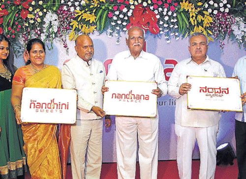 delighted Nandhana's new logo being launched by Ramalinga Reddy, transport minister; Chinnasamyraju, CMD, Atria Group of Hotels; R Ravichandar, CMD, Nandhana Group of Hotels; Sarala Ravichandar and Babu, corporator.