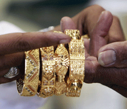 Gold bounces from 23-month low, surges Rs 780 on global cues
