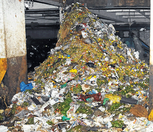 Uncleared garbage in KR Market in Bangalore. DH Photo