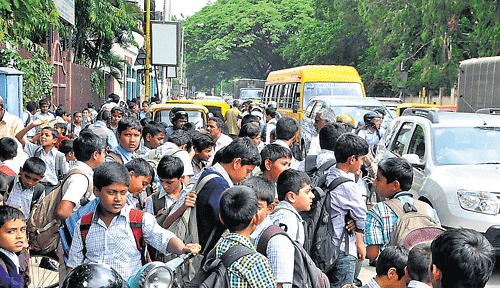 Karnataka State Pollution Control Board has recommended environmentally sustainable school buildings that minimise noise. DH Photo/Janardhan B&#8200;K