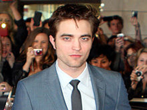 Robert Pattinson dating blonde woman?
