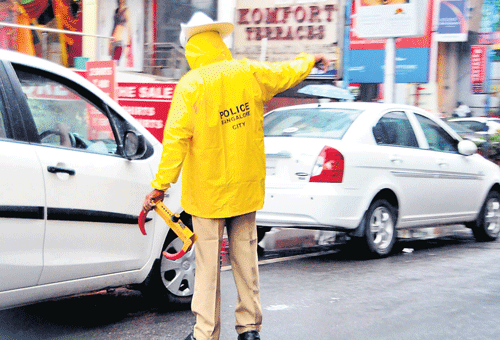 Tough job: When it rains, some motorists jump signals, which may lead to accidents. DH Photo by Janardhan BK