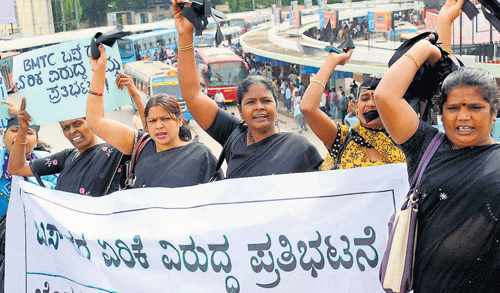 Up in arms: Members of Bangalore Bus Prayaanikara Vedike stage a protest against  hike in bus fare in Bangalore on Thursday. DH Photo
