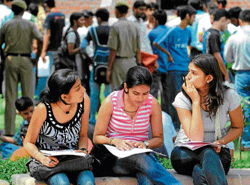 DU's cut-off lists have not cut short students' efforts to take admission. dh