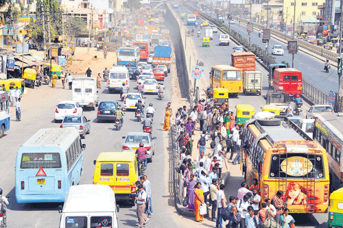 chaotic: The road leading to Whitefield often faces traffic snarls due to poor planning by mall authorities.