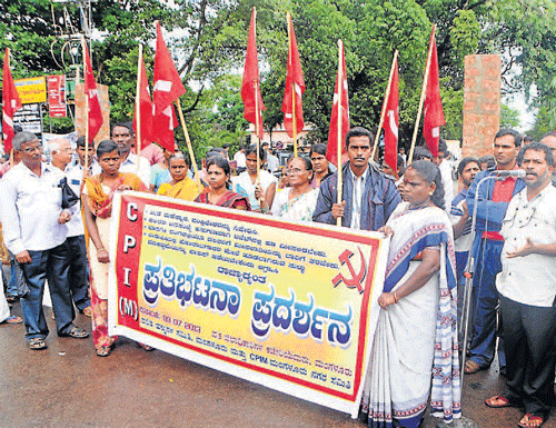 Members of CPM and Dalit Rights Committee stage a protest, demanding fulfilment of their demands, in front of Deputy Commissioner's office in Mangalore on Tuesday.