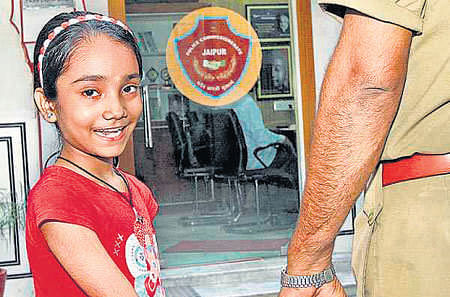 Muskan seen with a policeman at the Kotwali police station.