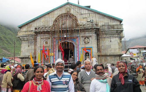 Members of Rastrothana Parishat,  in front of the Kedarnath temple on June 14, before the disaster. DH Photo