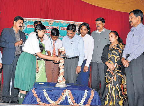 Zilla Panchayat Chief Executive Officer P Shivashankar               inaugurates regional level science workshop for children, at Lions hall in Chikmagalur on Tuesday.