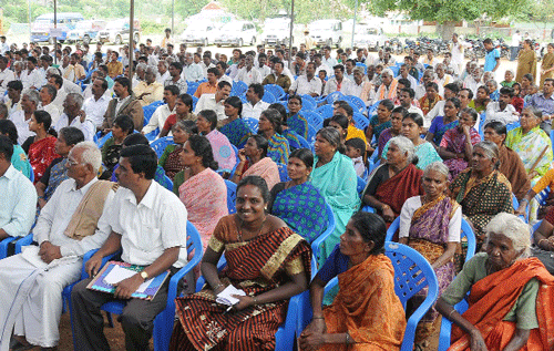 problems aired: People participate in janasamparka sabhe organised by the police at&#8200;Varuna constituency, at Varuna village in Mysore on Thursday. dh photo