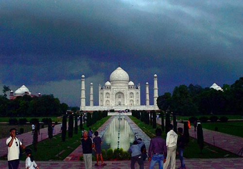 Agra drains overflow, Taj sparkles in the rain