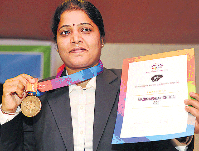 ONE&#8200;FOR&#8200;THE&#8200;ALBUM Chitra Magimairaj, who won a bronze medal at the Asian Indoor Games in Incheon, South Korea, was felicitated by the KSBA on Friday. DH&#8200;PHOTO