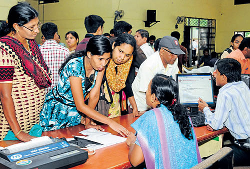 curious queries: Parents and students enquire about CET admission at KEA in the City on Monday. dh photo