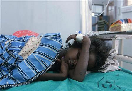 A sick child rests at a hospital after consuming contaminated school meals in the eastern Indian city of Patna July 17, 2013. Credit: Reuters