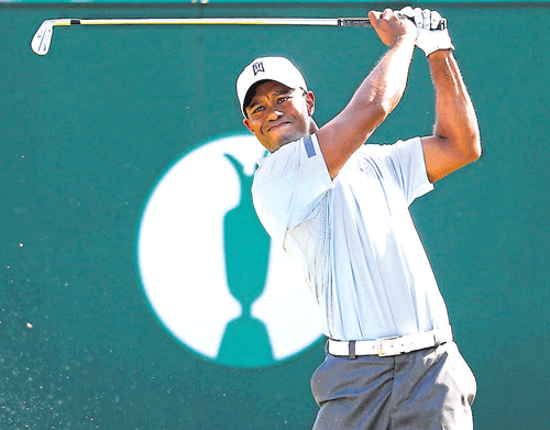 Battling Woods stays in the mix