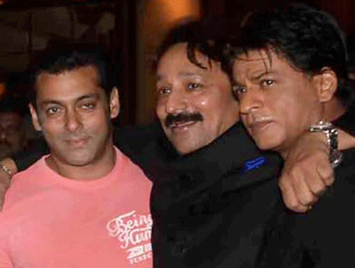 Actors Salman Khan and Shahrukh Khan with Baba Siddique during an Iftaar party in Mumbai on Sunday. PTI Photo