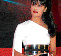 Style quotient:  Bollywood divas flaunt metal belts.