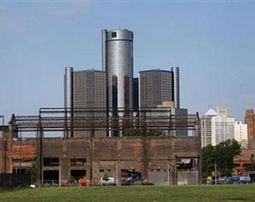 General Motors World Headquarters is seen behind a historic warehouse being restored along the Detroit River in Detroit, Michigan July 21, 2013. Reuters