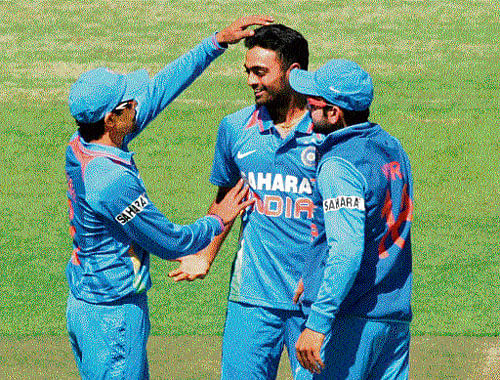 making an impression: After his four-wicket haul in the second ODI, pacer Jaydev Unadkat (centre) will be in focus  when  India take on Zimbabwe in the third one-dayer at Harare on Sunday. AFP