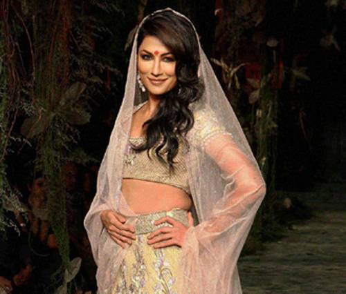 Bollywood actress Chitrangada Singh showcases a creation by designer Tarun Tahiliani during Aamby Valley India Bridal Fashion Week 2012 in Mumbai. (PTI)